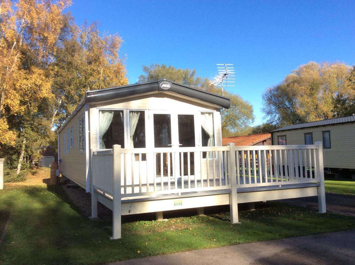 Tattershall Lakes Hotel Exterior photo